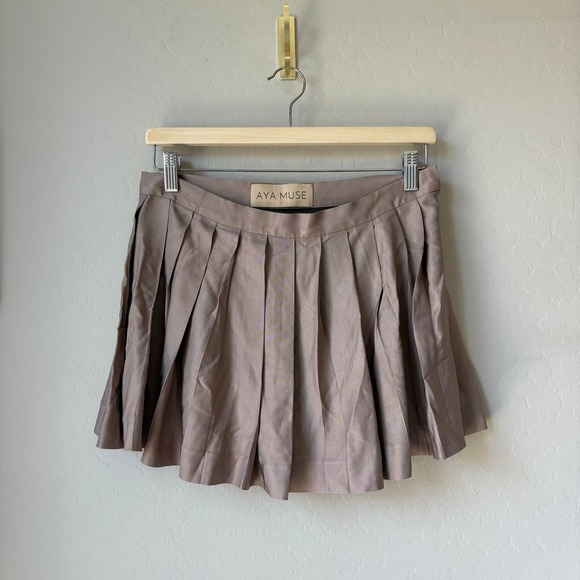 Aya Muse Dresses & Skirts - Aya Muse Opal Pleated Mini Skirt Taupe Side Zip Skirt Size Small